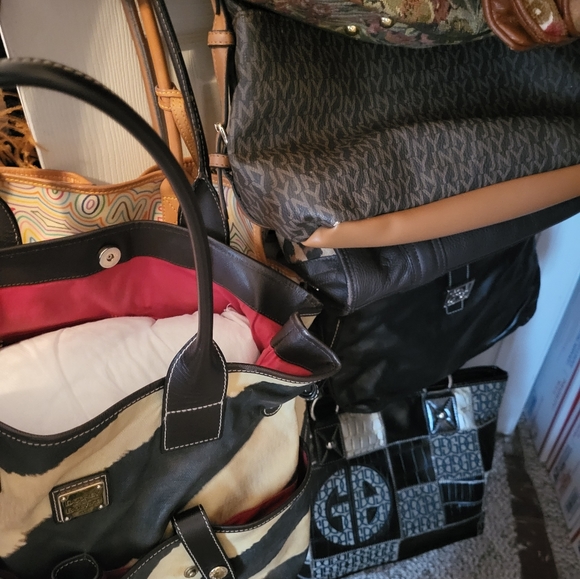 Random Bag Bash 🦈🙂 - Picture 7 of 9